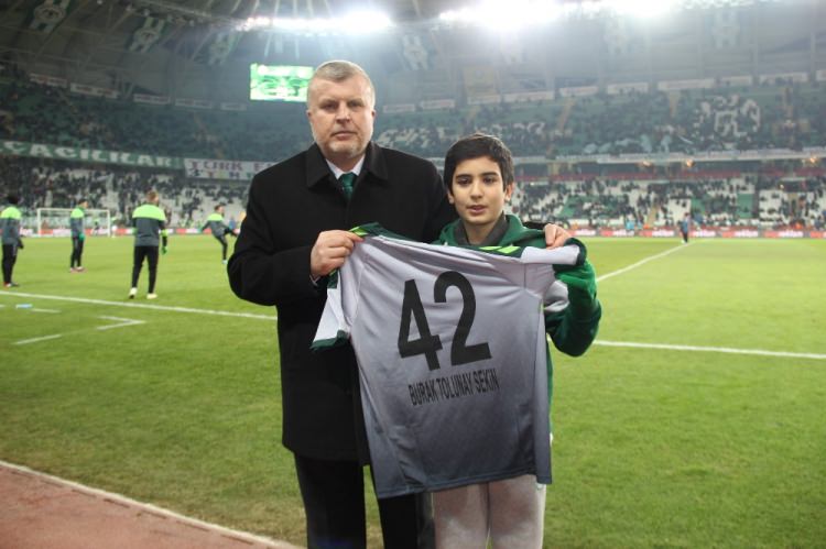 Murat sahaya çıktı, 30 bin kişi ayakta alkışladı!